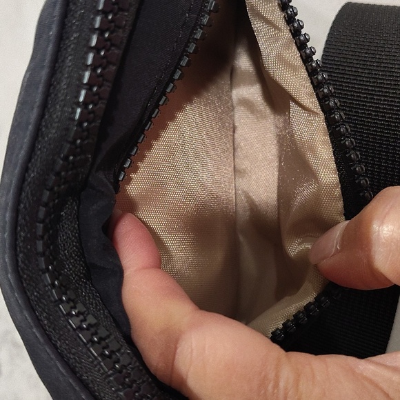 Black Clutch wristletwith Detachable Canvas Strap Multiple Zip Pockets NWOT - Picture 4 of 6